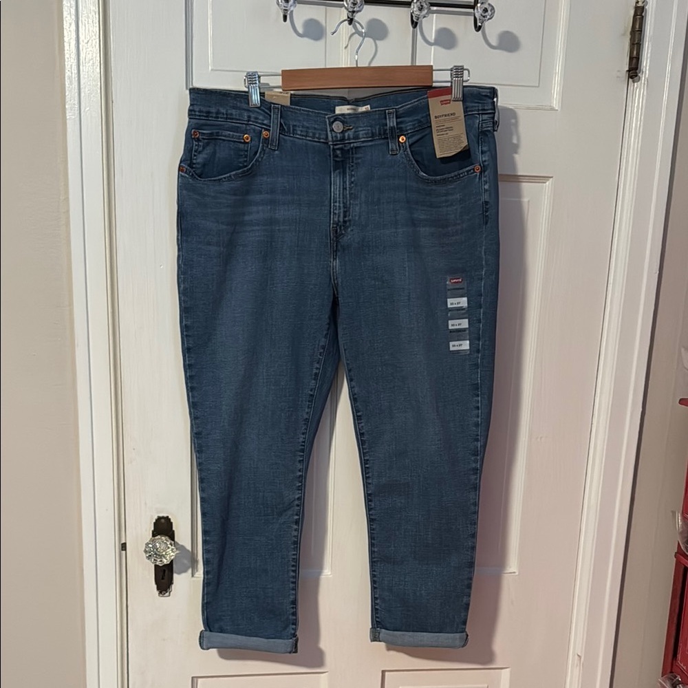 Levi's NWT Women's Boyfriend Mid Rise Tapered Leg Jean 33x27